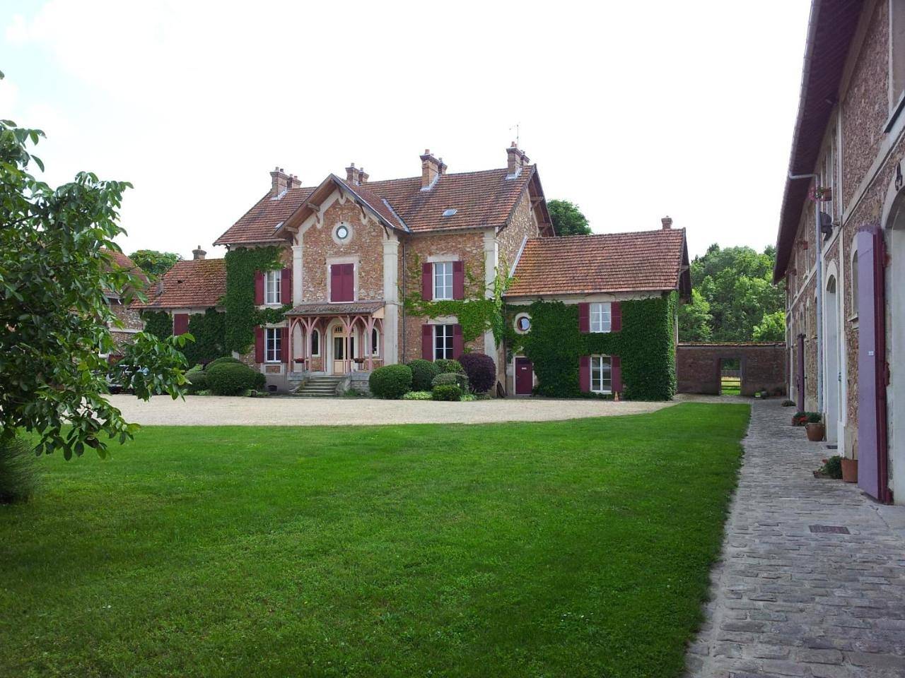 Ferme d'Orsonville in Villiers-en-Bière, Parc naturel régional du Gâtinais français