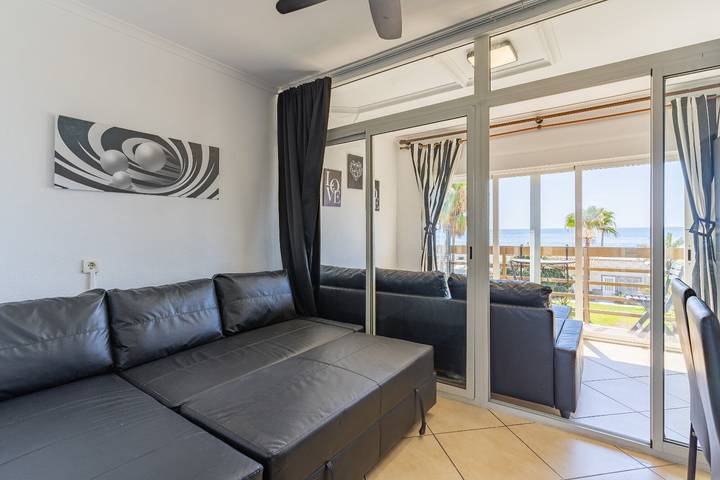 Apartamento entero, Apartamento 'Club Tropicana' con vistas al mar, piscina privada y Wi-Fi in Buena Vista Roquetas de Mar, Roquetas de Mar