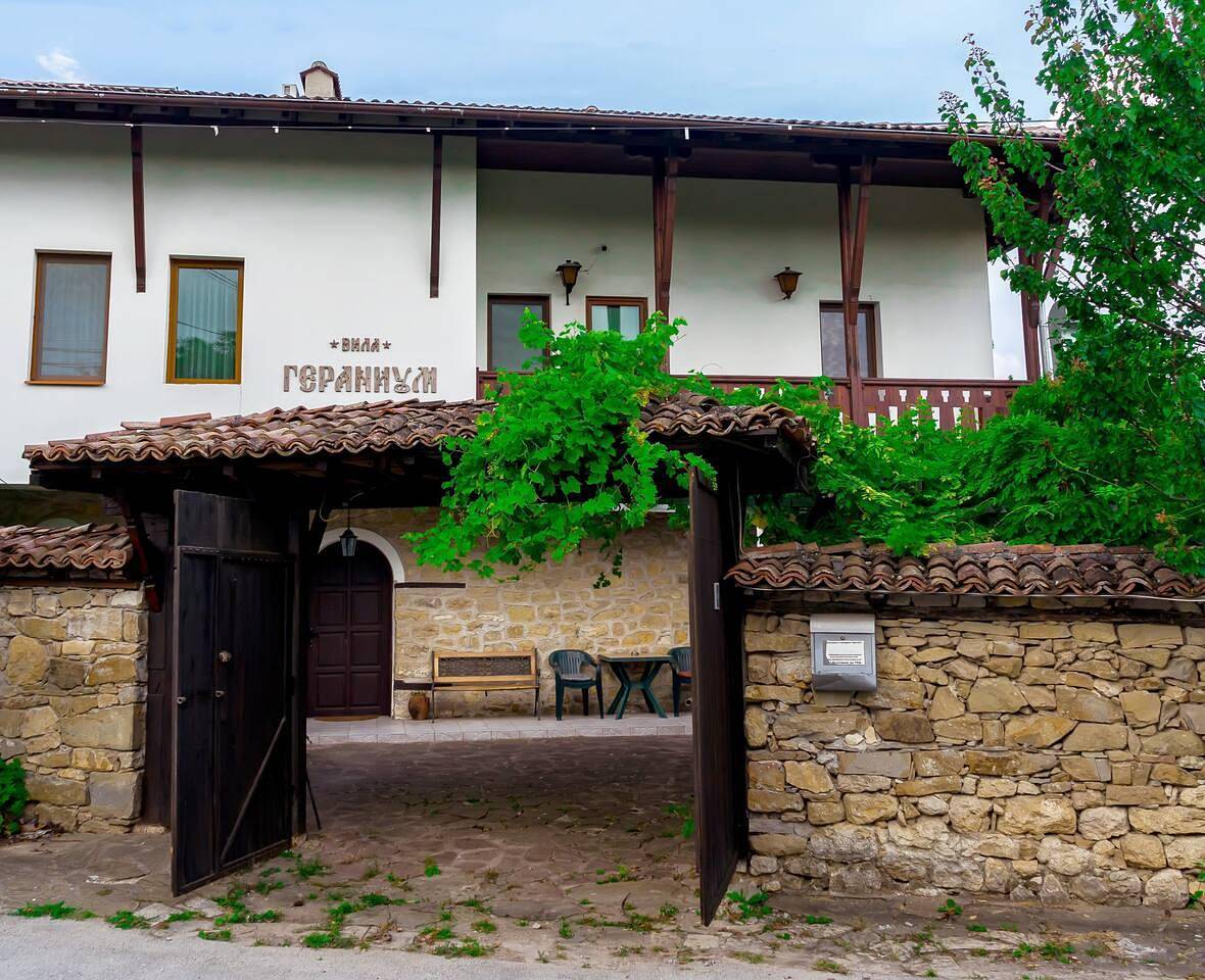 Lovely 5-Bed authentic House in the Arbanasi in Βουλγαρία