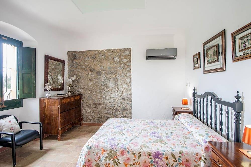 15 Habitaciones |40pax| Gran Bbq con Sala de Juegos |A 45min de Bcn in Sils, Provincia de Gerona