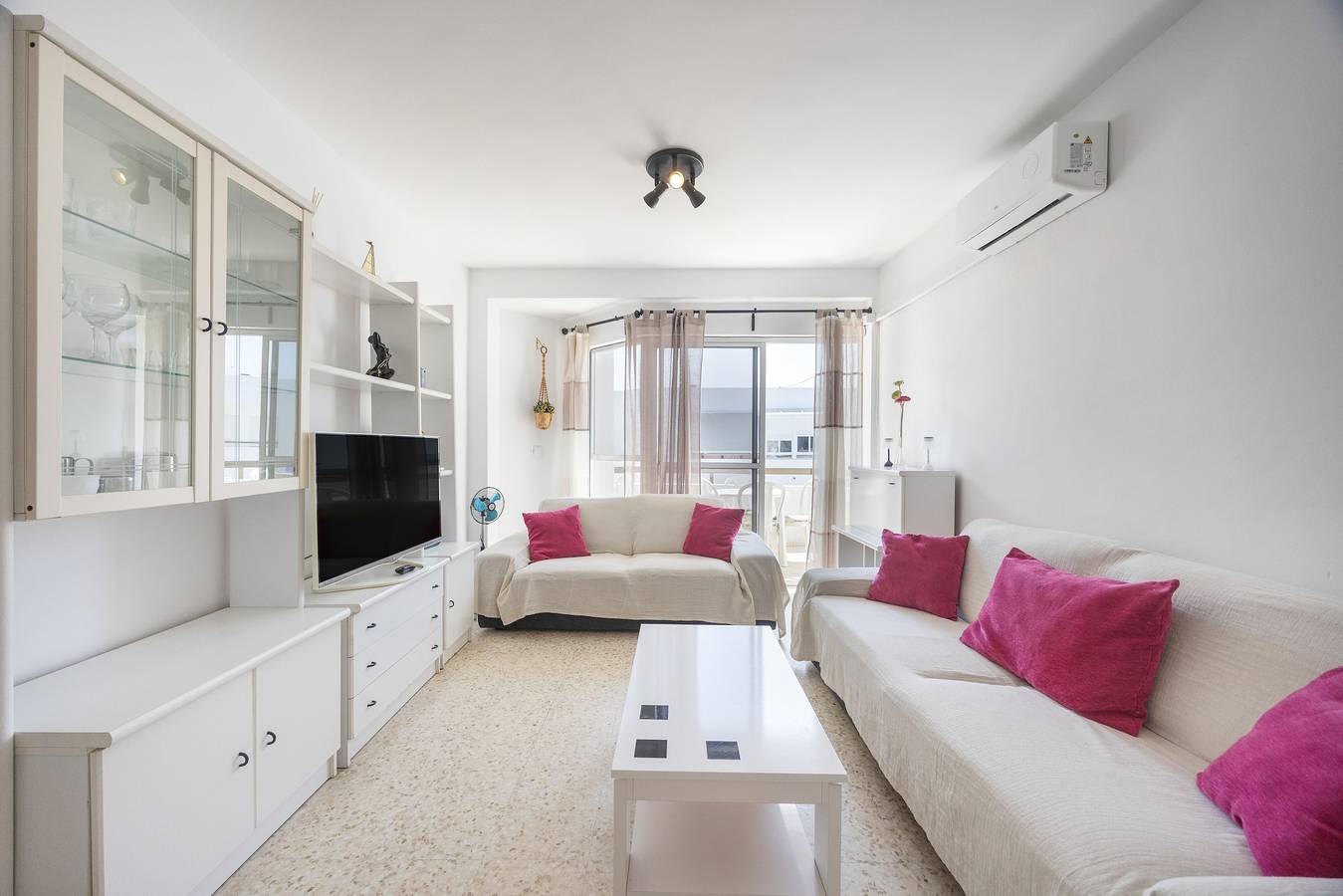 Ganze Wohnung, Apartment 'Valdelagrana Primera' mit Meerblick, Wlan und Klimaanlage in Valdelagrana, El Puerto de Santa María