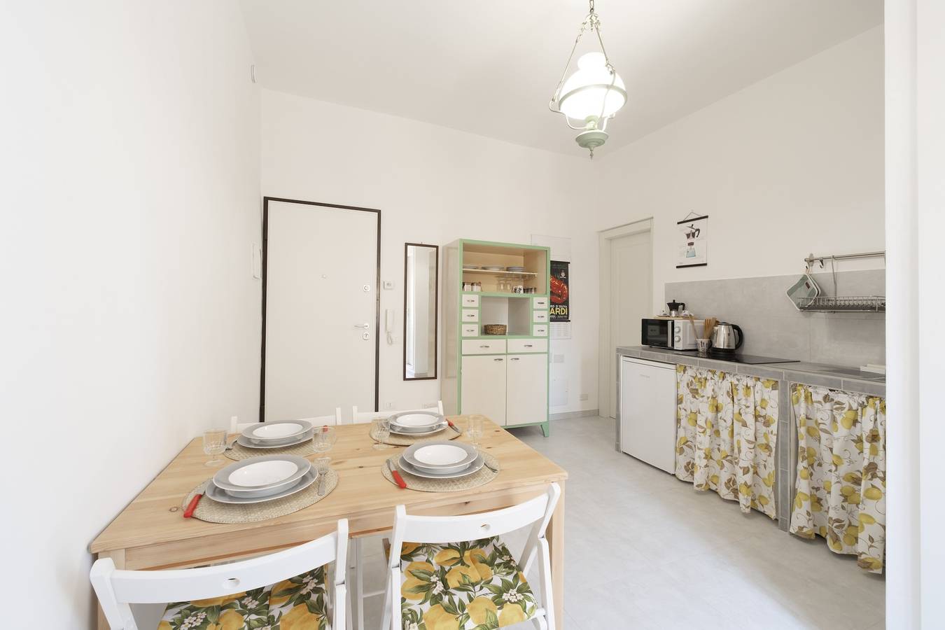 Ganze Wohnung, Wohnung 200m vom Meer entfernt, A/C und Wifi |Ap80 in Porto Maurizio, Imperia