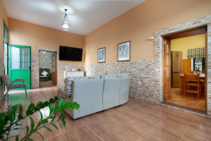 Holiday Home 'Casa Dayaday' with Mountain Views and Wi-Fi in Tefía, Puerto del Rosario
