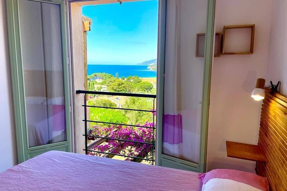 Geheel appartement, Saint - Florent : Apartment, air-conditioned, swimming pool, sea view, 50 m2,  in Saint-Florent, Calvi en omgeving