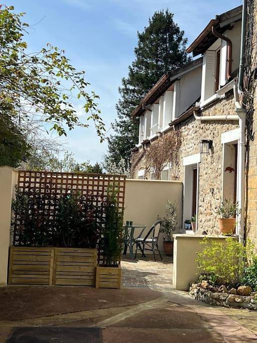 1 Chambre lit double dans petite maison indépendante, au calme in Seine-Port, Seine-et-Marne