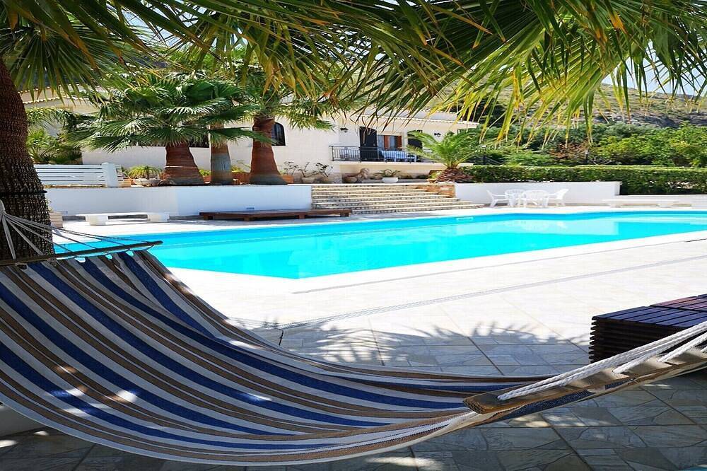 Belle et confortable villa avec piscine privée sur le chemin de San Vito lo Capo in Erice, Province de Trapani