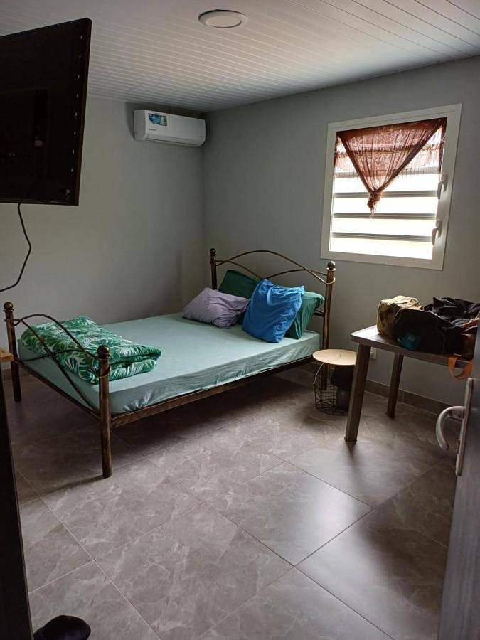 Location de vacances pour 7 personnes, avec terrasse dans La Foa