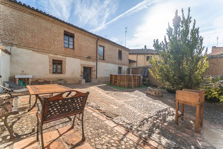 Casa rural para 16 personas, con Balcón y Jardín