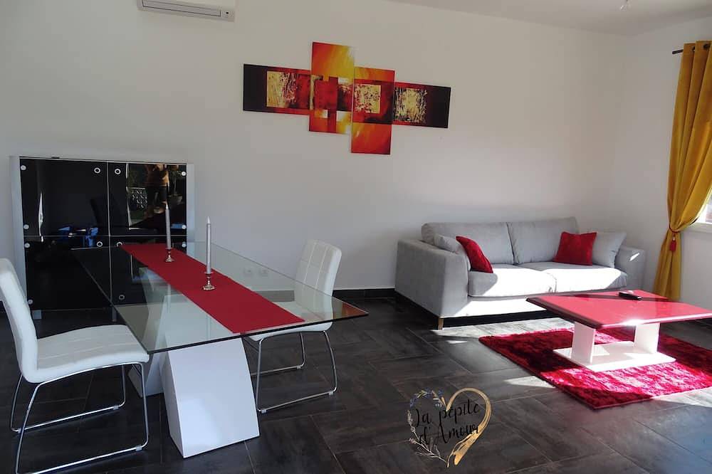 Villa 'La Pépite D'amour' with Private Pool, Wi-Fi and Air Conditioning in Sainte-Anastasie-sur-Issole, Brignoles region