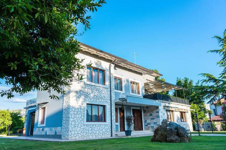 Location de vacances pour 13 personnes dans Cassino