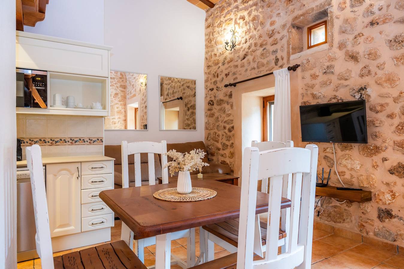 Apartment 'Volta' with Mountain View, Wi-Fi and Air Conditioning in Campos, South Majorca