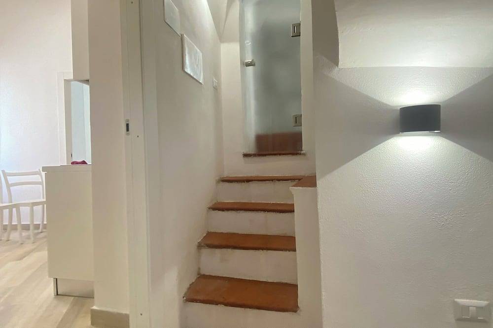Entire apartment, Delightful one-bedroom apartment in the heart of the historic Gaetano center. A stone's throw from the sea in Gaeta, Latina Province