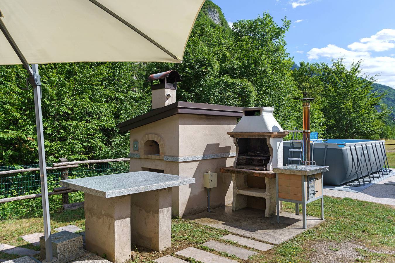 Chalet 'Camillo' mit Bergblick, privatem Pool und privatem Garten in San Lorenzo in Banale, Brentagruppe