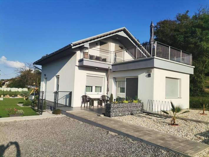 Ferienhaus für 6 Personen, mit Balkon und Whirlpool sowie Terrasse und Garten in Ljutomer