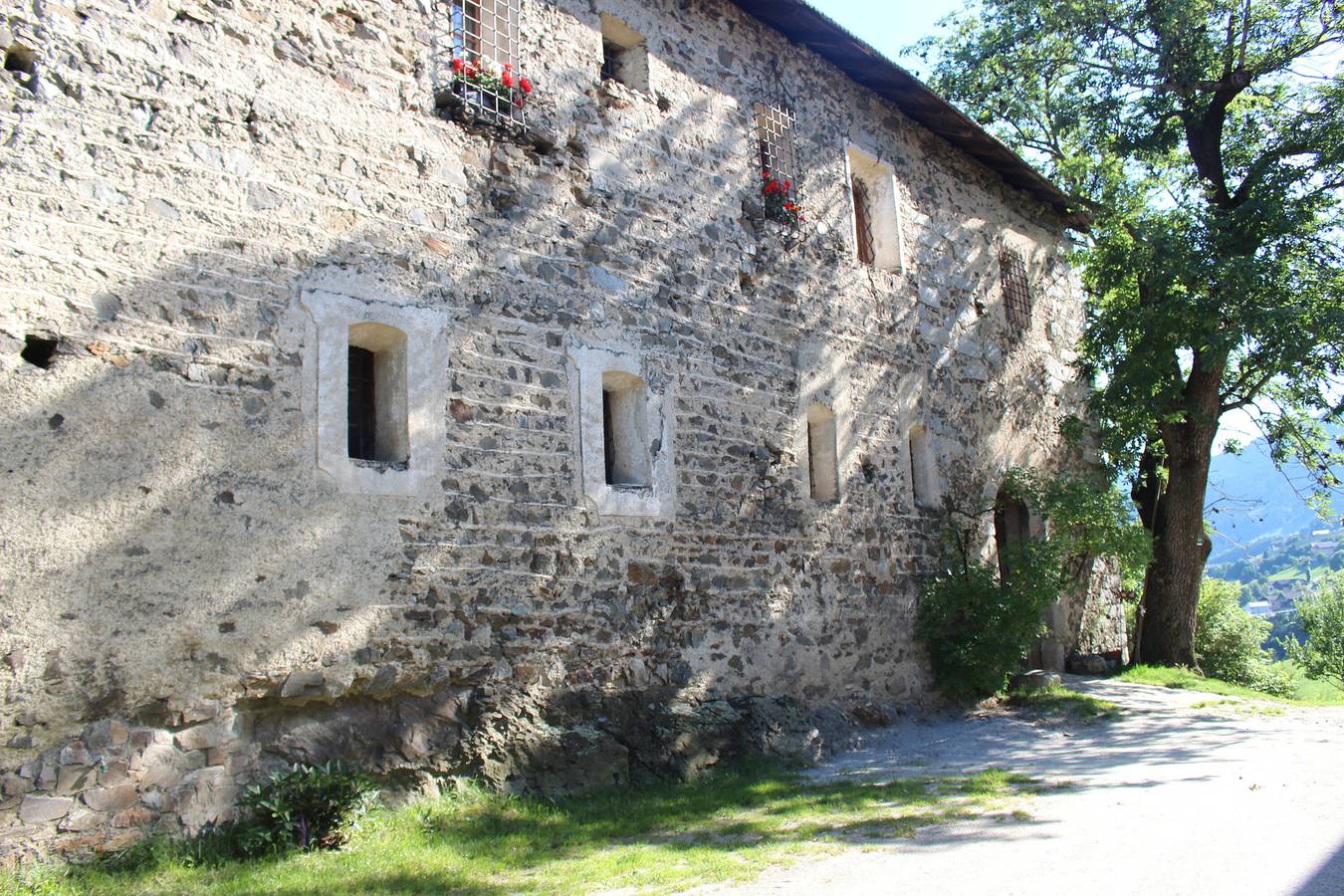 Ganze Wohnung, Ferienwohnung 'Gravetsch Kloster Säben' mit Bergblick, Gemeinschaftsgarten und Wi-Fi in Gravetsch, Villanders
