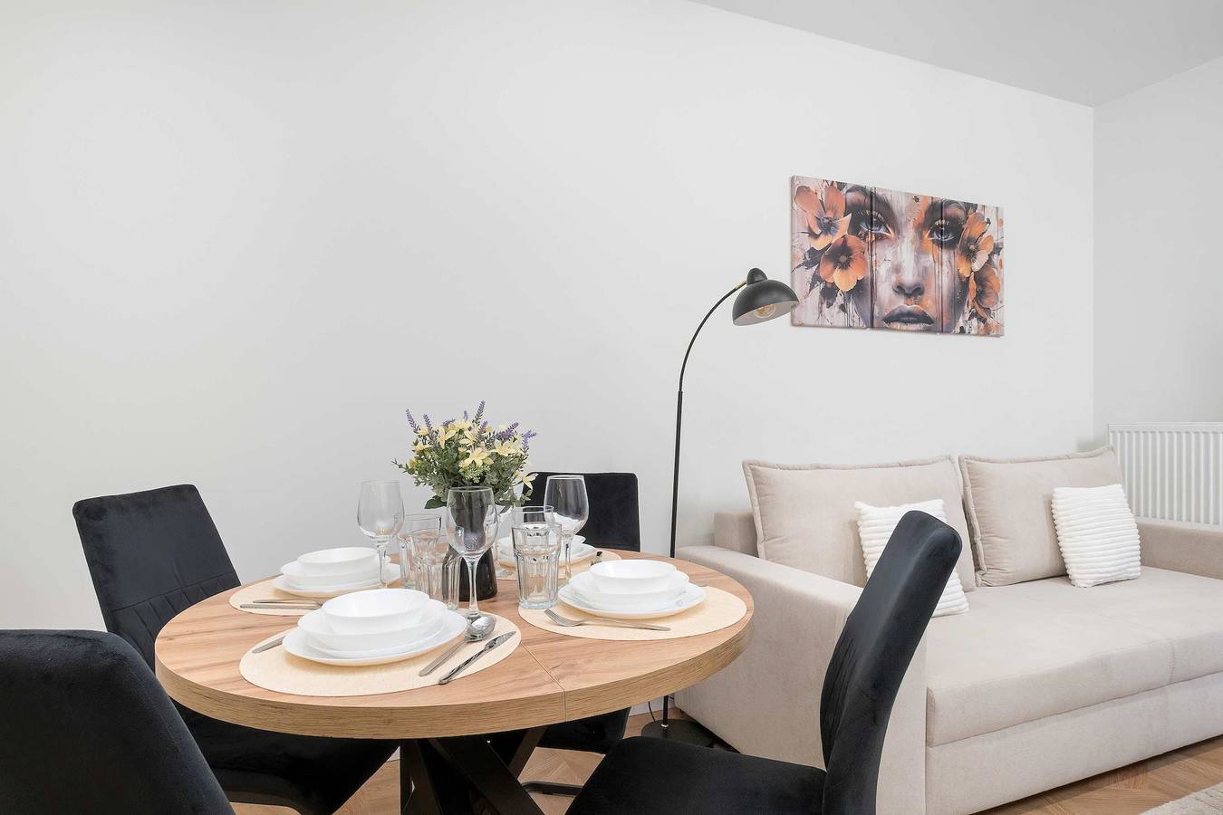 Ganze Wohnung, Charming Apartment with a Terrace   Pets Welcome in Łódź, Region Lodz