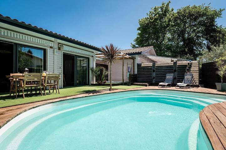 Maison de vacances pour 4 personnes, avec terrasse ainsi que jardin et jacuzzi, animaux acceptés dans Biscarrosse (bourg)