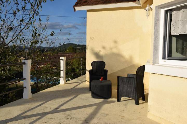 Maison d’hôte pour 2 personnes, avec jardin et terrasse ainsi que vue et piscine à Le Buisson-de-Cadouin - 3