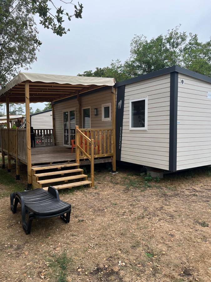 Camping para 6 personas, con jacuzzi además de piscina y jardín en Mimizan