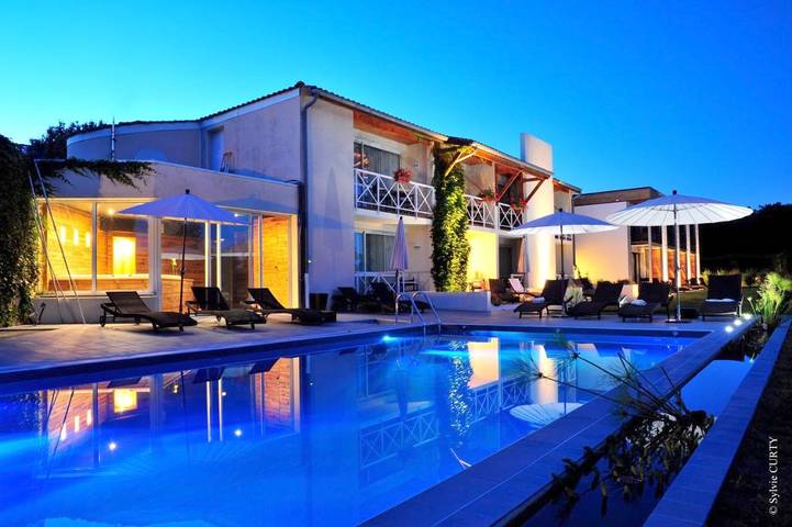 Hôtel pour 2 personnes, avec Balcon et Jacuzzi ainsi que Terrasse et Jardin à Trizay