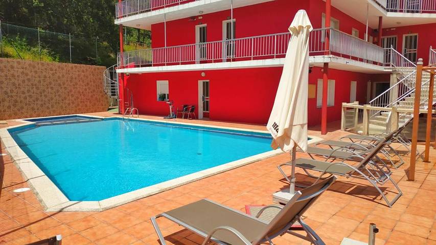 Casa de huéspuedes para 3 personas, con jardín y vistas además de piscina y piscina para niños - 1