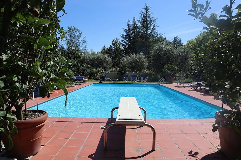 Villa Magnolia -  Villa di 400m^2 con piscina privata e Spa, 6 camere e 6 bagni in Capannori, Provincia di Lucca
