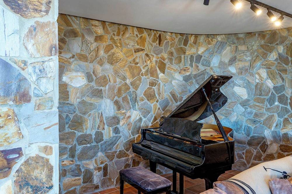 Luxury Sea View Villa Adjacent to Beach and Golf at Alcaidesa and Sotogrande. in La Alcaidesa, San Roque