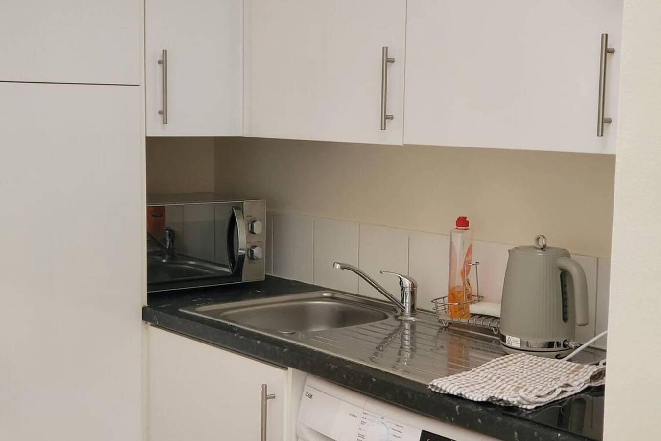 Apartment - Sleeps 2 - Parking - Wi-Fi in Reading, Berkshire