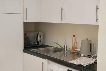 Holiday Rental for 3 People in Reading, North Wessex Downs, Photo 2