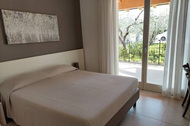 Ganze Wohnung, Pergola House 2 - Poolfront with parking space in Bardolino, Gardasee-Berge