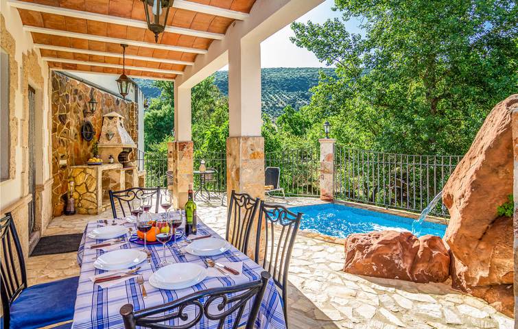 Appartement avec terrasse au bord de la piscine, climatisation et WiFi in Rute, Sierras Subbéticas