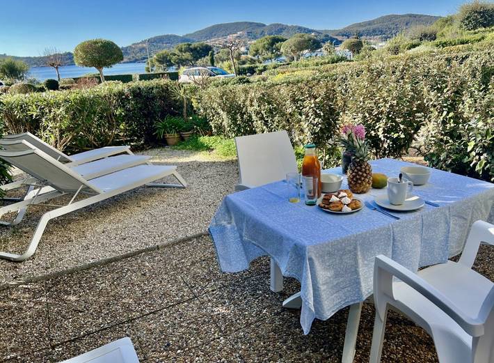Gîte pour 3 personnes, avec jardin ainsi que terrasse et piscine à Saint-Raphaël - 2