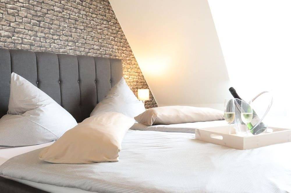 Ganze Wohnung, Burgunder- Doppelzimmer Dusche/Wc - Winzerhof Künster in Niederfell, Osteifel