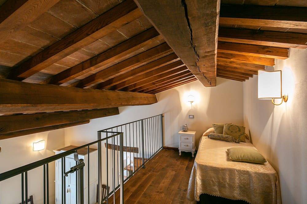 Villa I due Casali with private swimming pool surrounded by a splendid panorama in Umbertide, Valtiberina