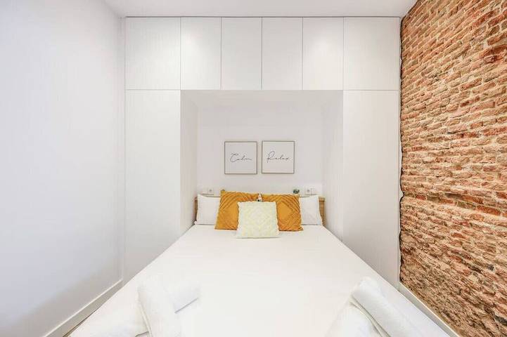Ganze Wohnung, Urban Tranquility in Madrid - Ideal for Couples in Tetuán, Madrid