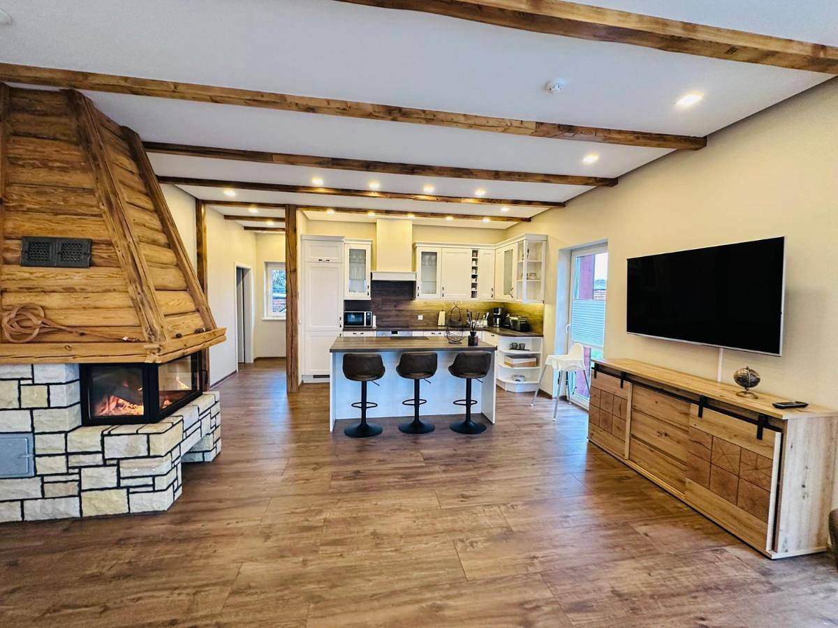 Ferienhaus Mila - Pool, Sauna, Whirlwanne, 5000qm Privatgelände mit Bolzplatz in Laage, Mecklenburgische Seenplatte