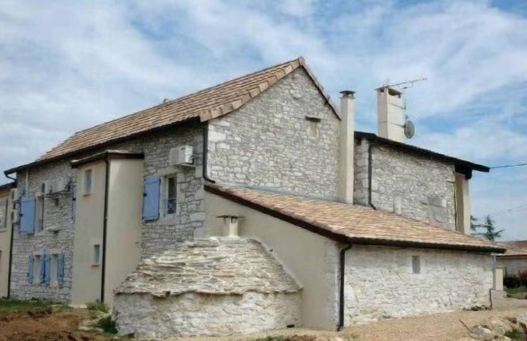 Gîte pour 10 personnes, avec balcon et piscine