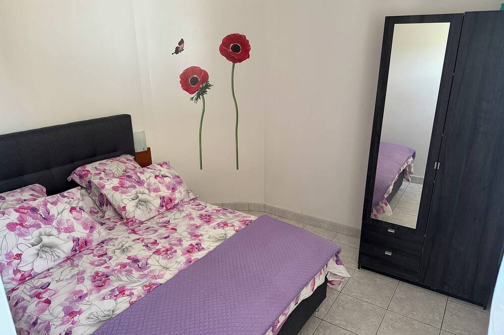 Entire apartment, 2 Bedroom Apartment in Santa-Lucia-di-Moriani in Santa-Lucia-di-Moriani, Corte region