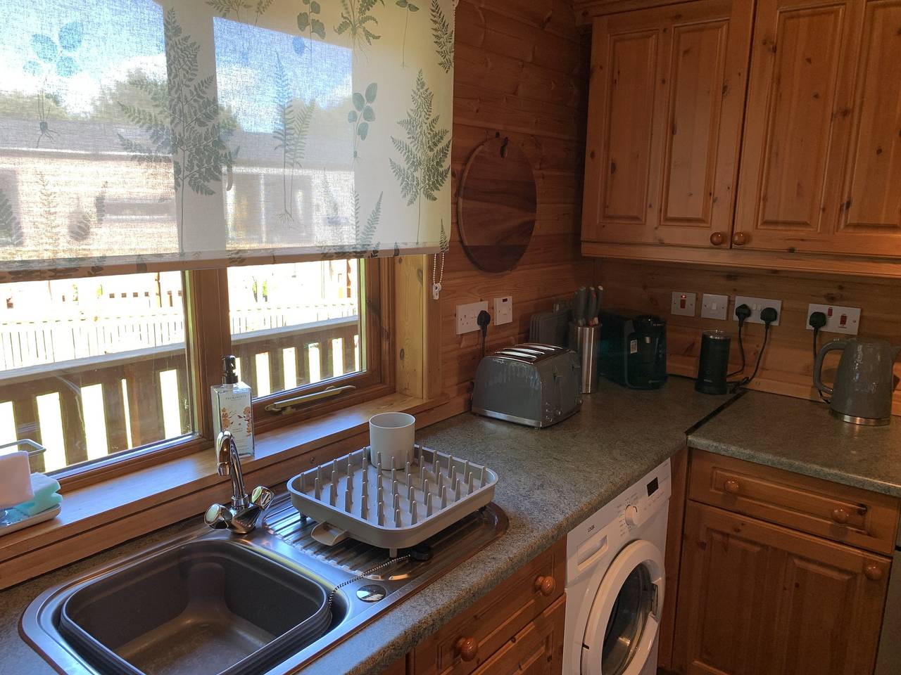 Lodge with river view - sleeps 6 - pet friendly in Scottish Borders