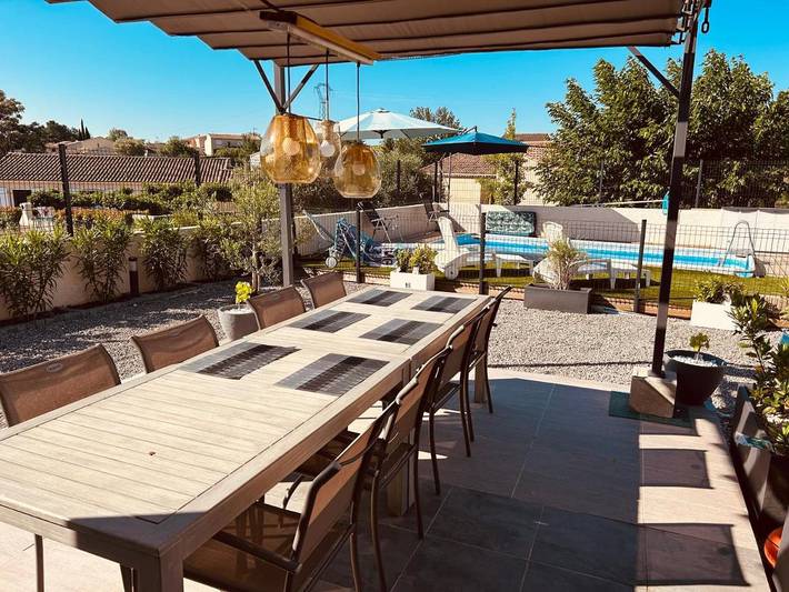Location de vacances pour 15 personnes, avec Terrasse ainsi que Piscine et Vue à Causses-et-Veyran