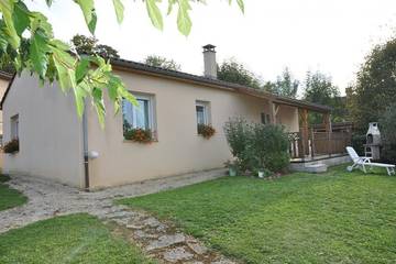 Gîte pour 4 personnes, avec jardin à Lacave