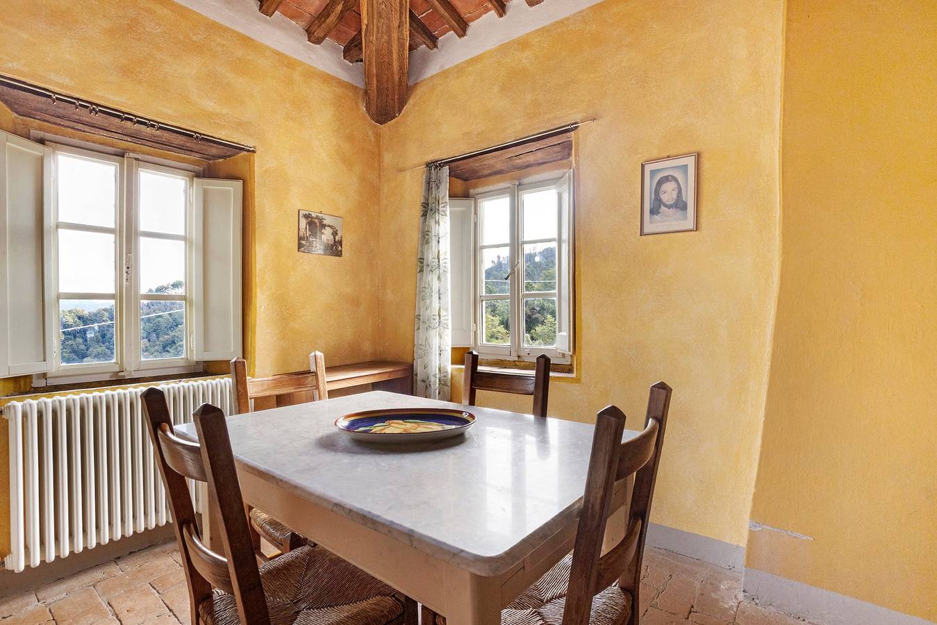 Ganze Wohnung, Ferienwohnung 'Il Duca' mit Gemeinschaftspool und Gemeinschaftsgarten in Massarosa, Italienische Riviera