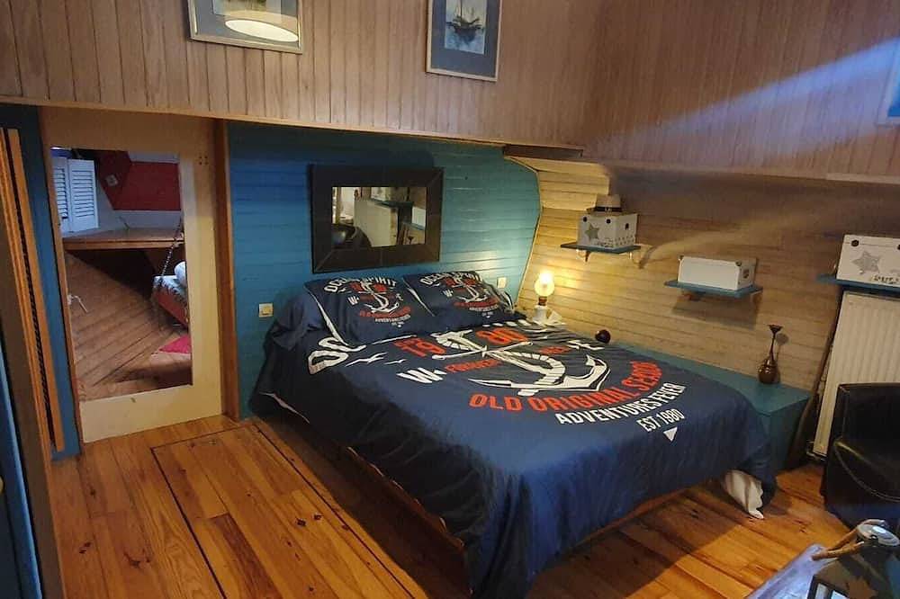 Experience A Bord D'une Peniche Centenaire in Plombières-lès-Dijon, Dijon region