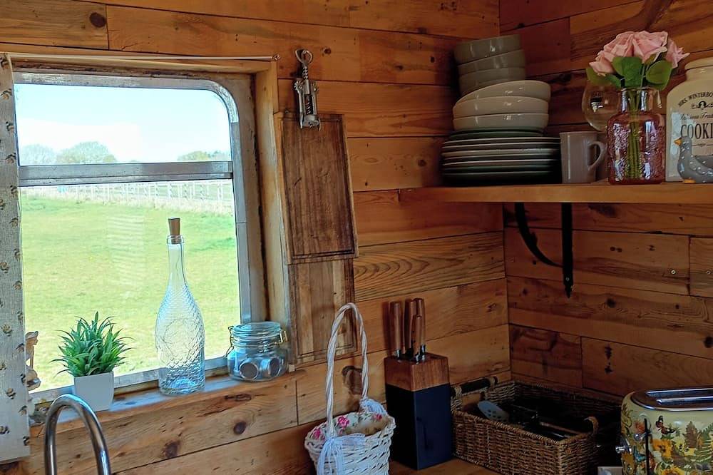 Glamping for 3 People in Denmead, Hampshire
