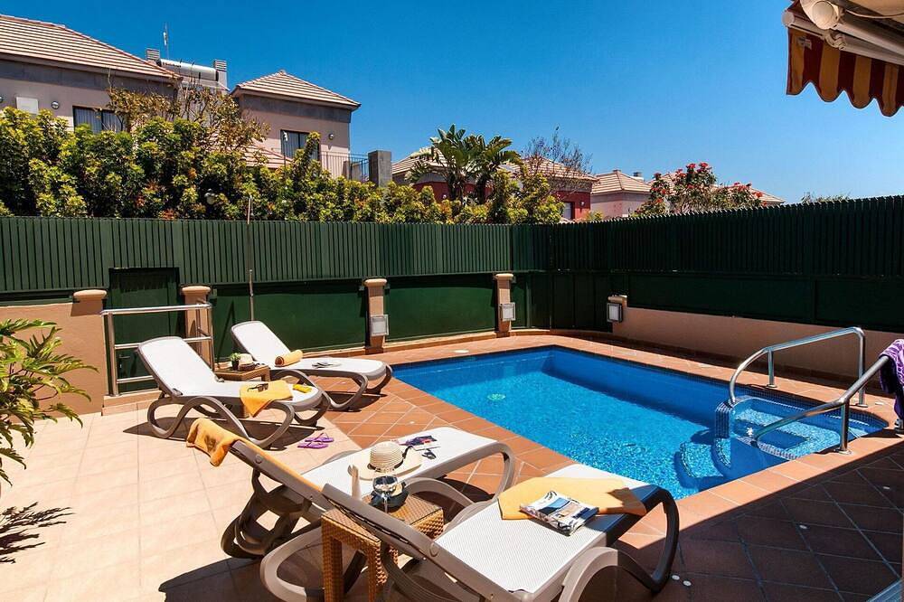 Wonderful private villa for 8 people with Wifi, A/C, private pool, Tv, patio and pets allowed in Maspalomas, San Bartolomé de Tirajana
