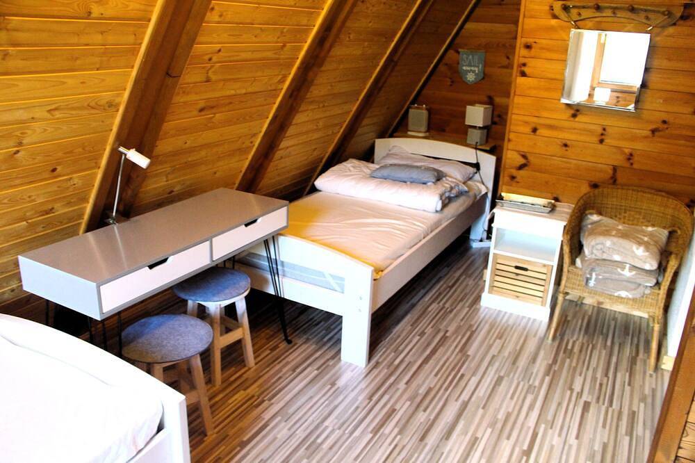 Schönes Ferienhaus im Nurdach-Stil fußläufig vom See in Afritz am See, Villach-Land