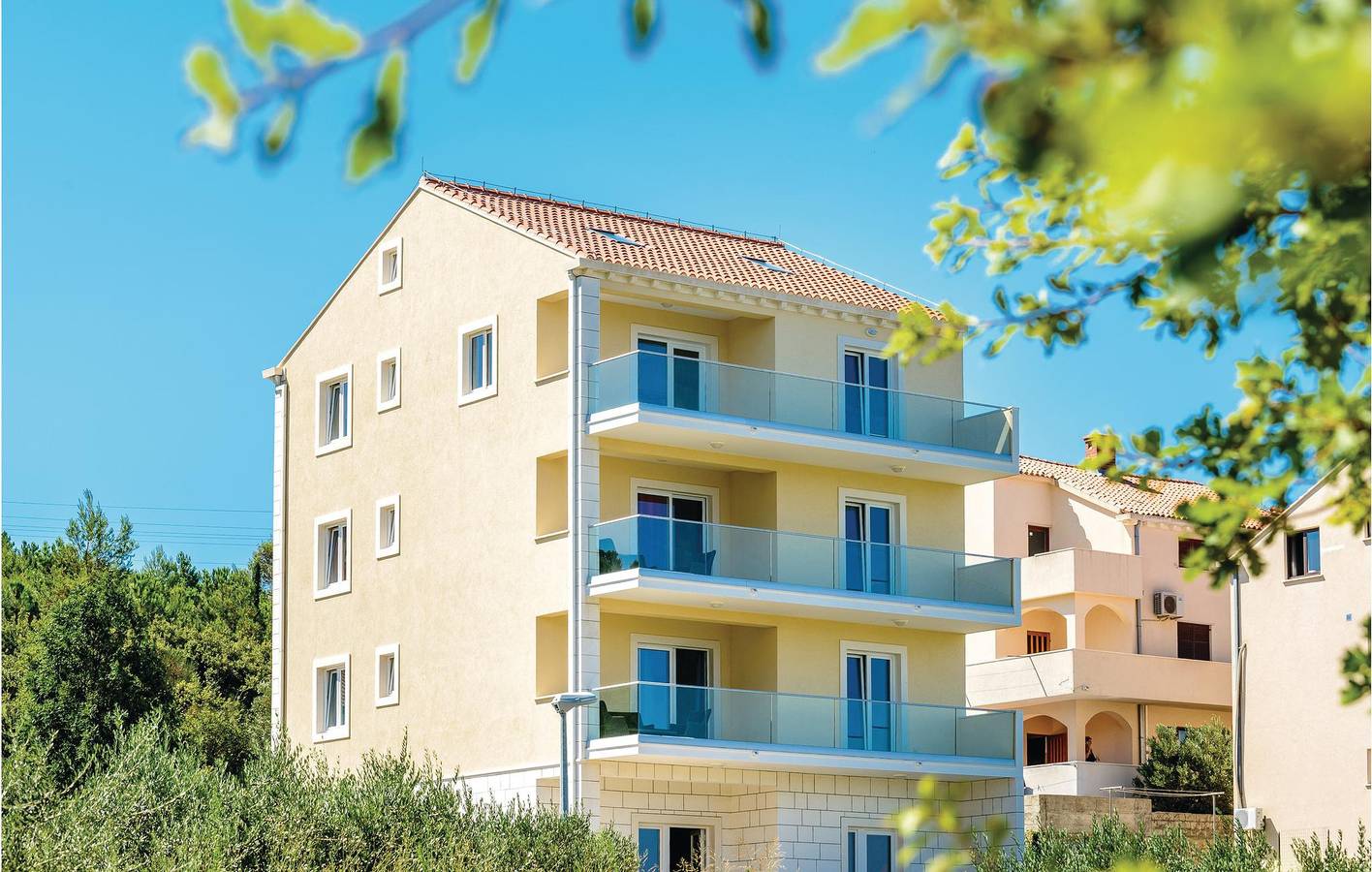 Entire holiday apartment, Cozy Sea View Apartment with Terrace & Parking, 800m to Beach in Cavtat, Cavtat (Dalmatia)