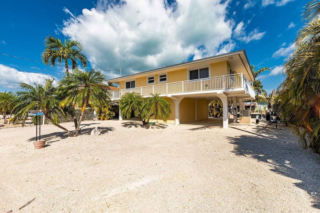 Sunny's Paradise: Discover Waterfront Bliss in Marathon, Dockage, Dog-Friendly, Close to Everything! in Marathon, Monroe County