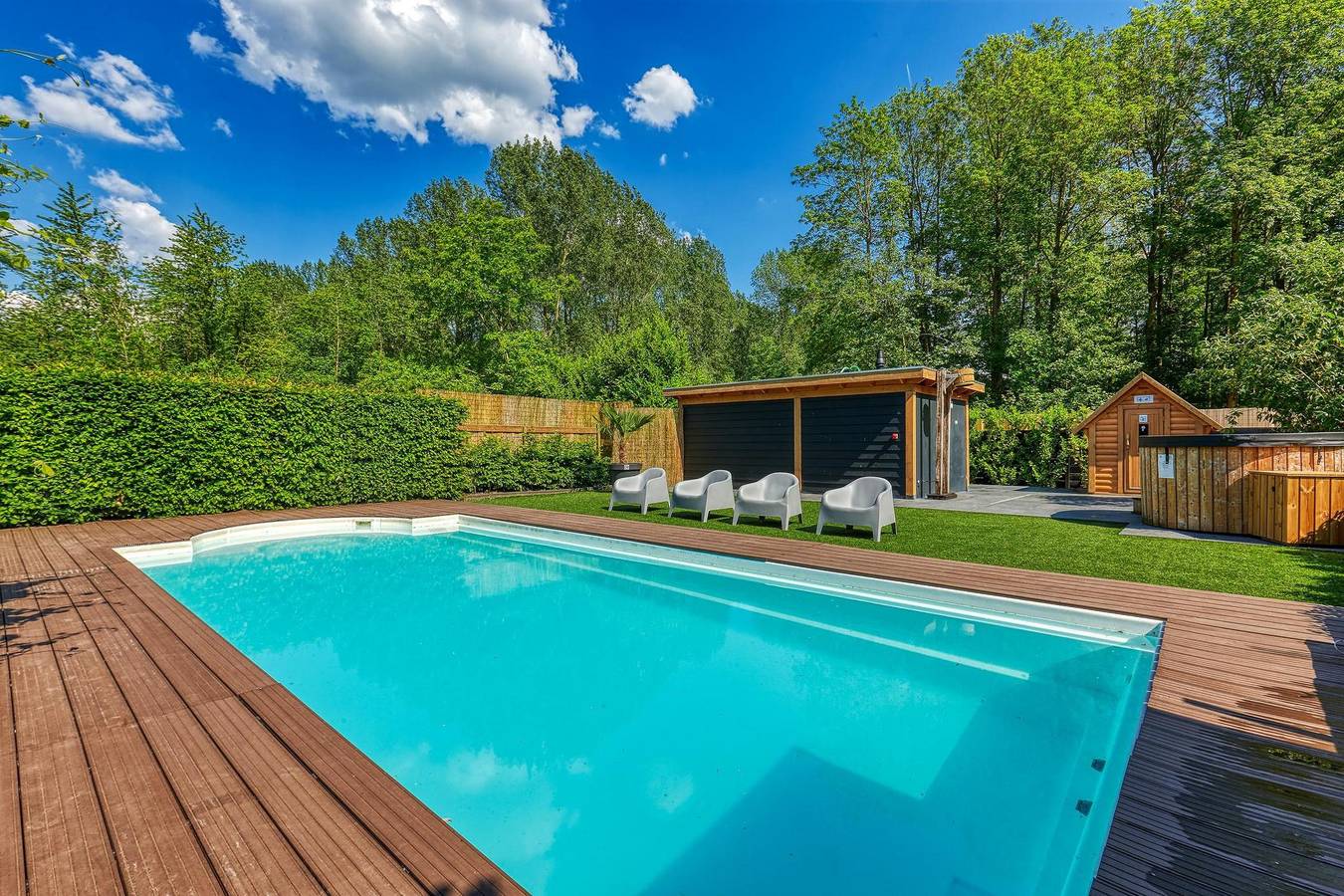 De Glamping — Villa met slaaplodge en zwembad in Flevoland