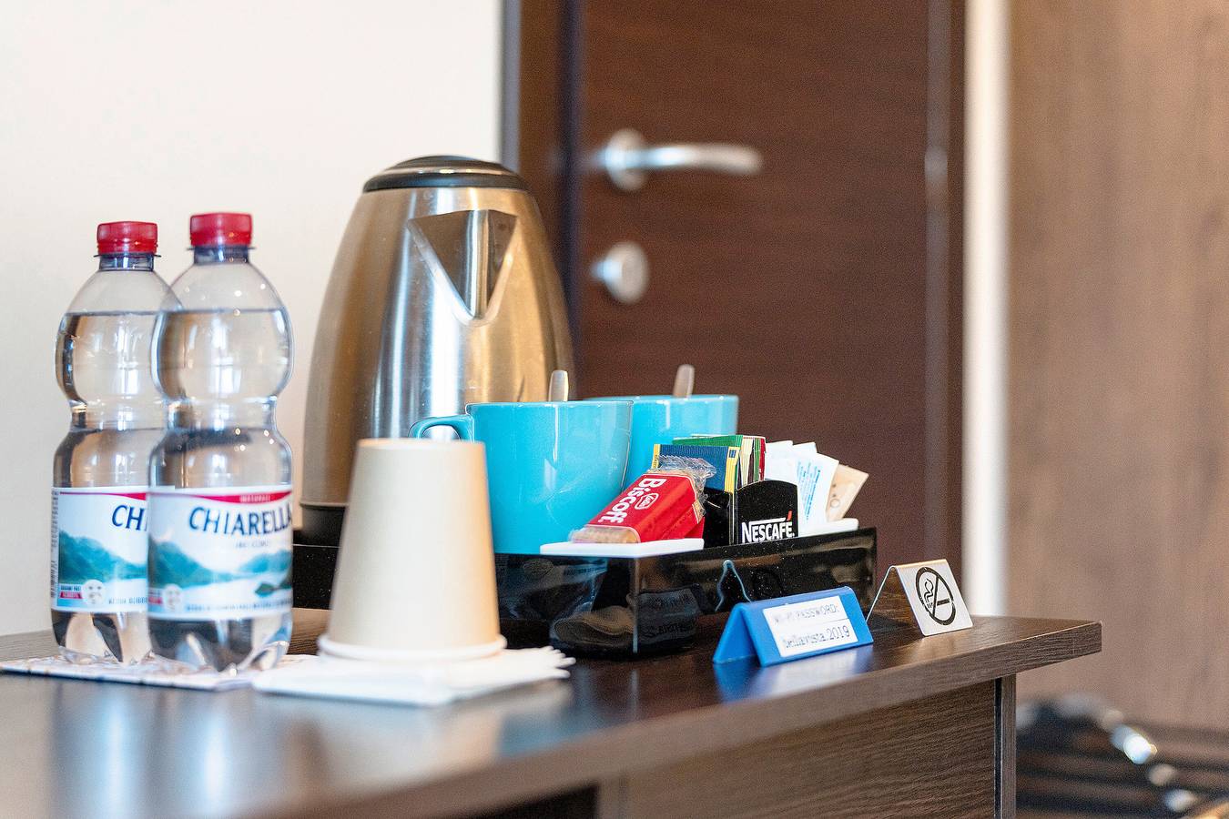 Camera '5' con Vista Lago, Wi-Fi e Aria Condizionata in Porlezza, Comune di Porlezza